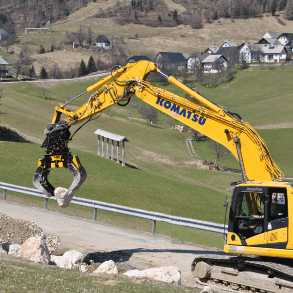 MB G1200 – Komatsu PC210NLC – Slovenia – rocks sand road construction 4